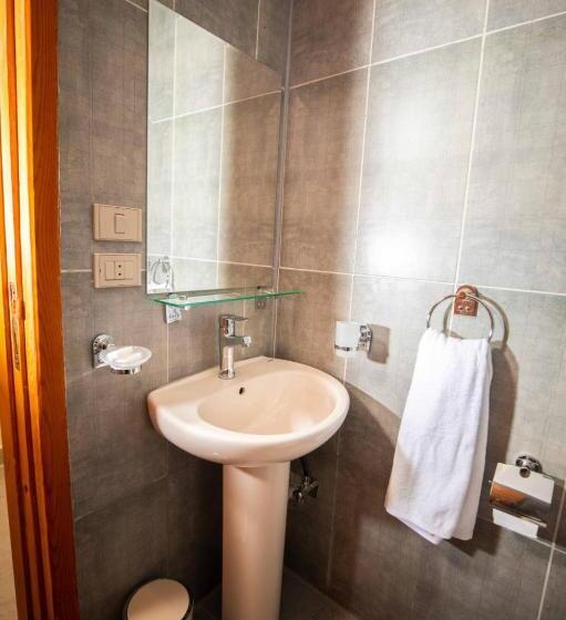 اتاق اکونومی, Palm Inn Suites