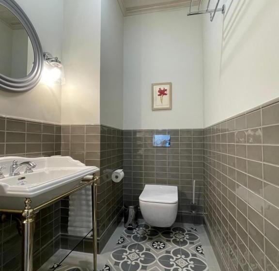 اتاق لوکس, Winegarden