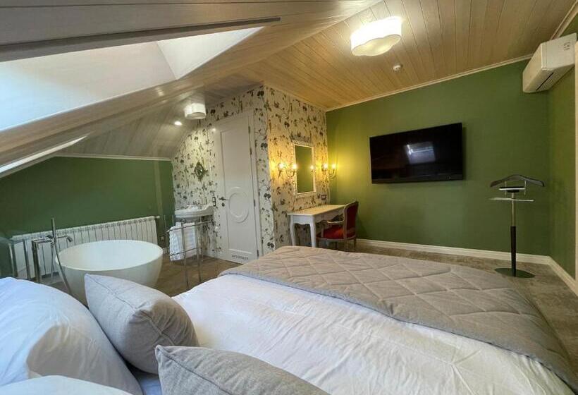 اتاق لوکس, Winegarden