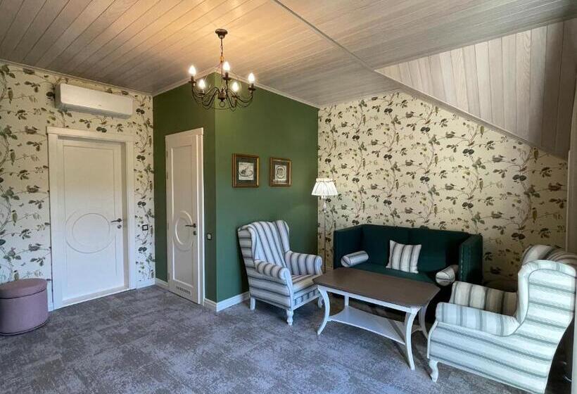 اتاق لوکس, Winegarden