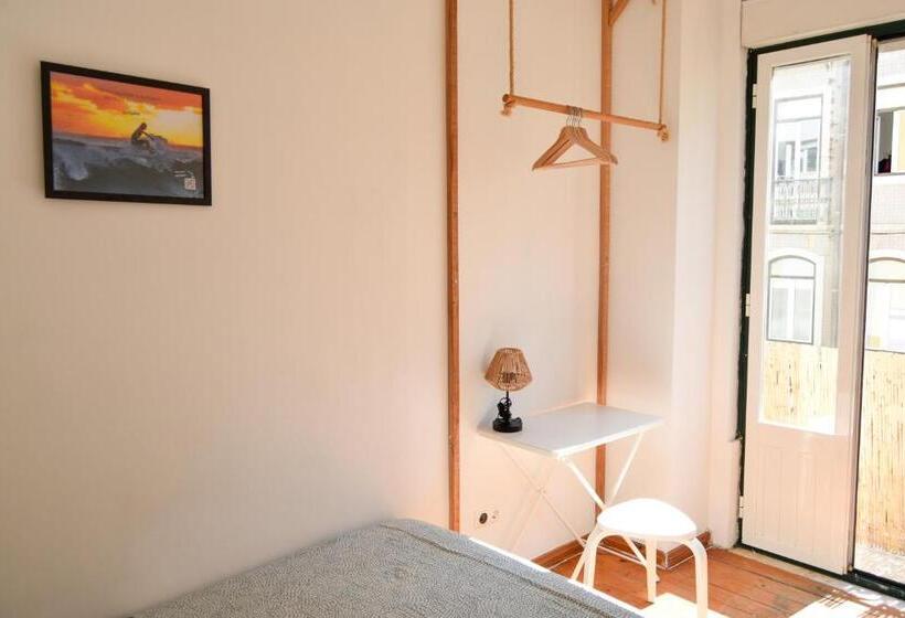 اتاق استاندارد با بالکن, Central Lisbon Rooms In Palmira Shared Apartment For Surf Lovers