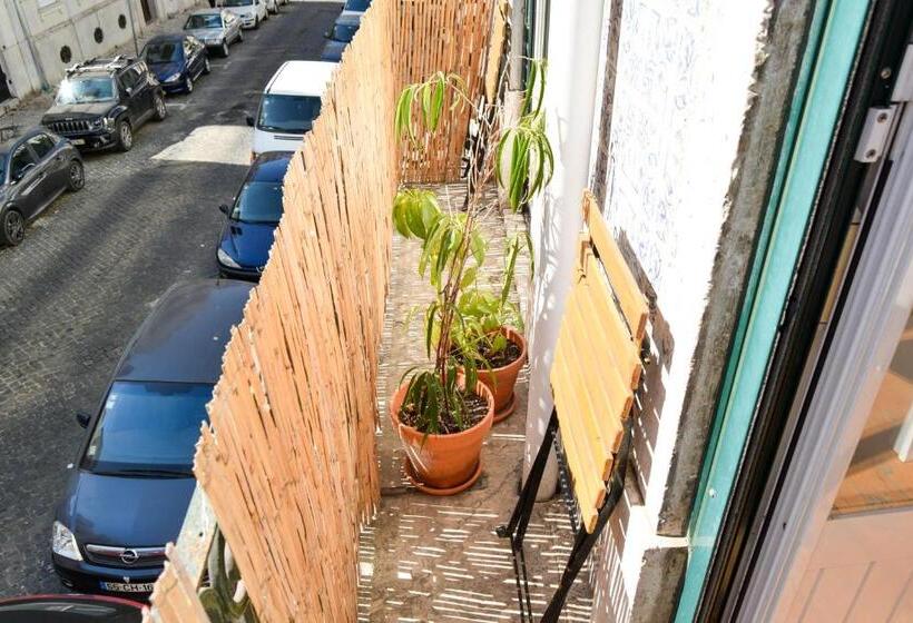 اتاق استاندارد با بالکن, Central Lisbon Rooms In Palmira Shared Apartment For Surf Lovers