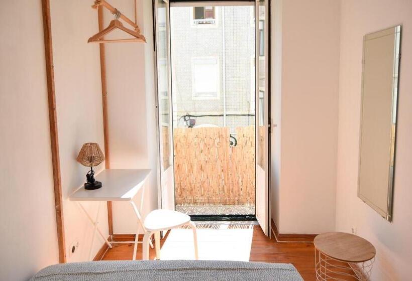 اتاق استاندارد با بالکن, Central Lisbon Rooms In Palmira Shared Apartment For Surf Lovers