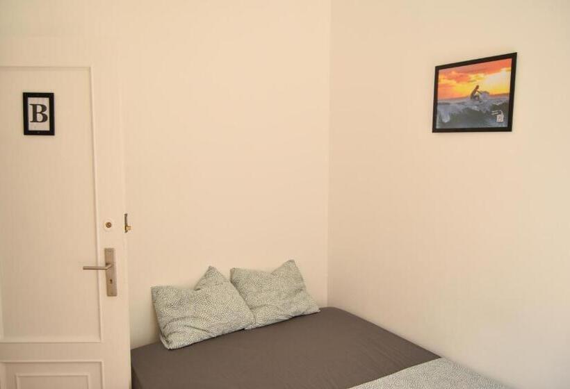 اتاق استاندارد با بالکن, Central Lisbon Rooms In Palmira Shared Apartment For Surf Lovers