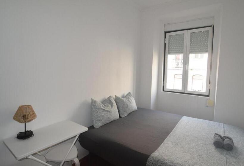اتاق استاندارد با سرویس بهداشتی مشترک, Central Lisbon Rooms In Palmira Shared Apartment For Surf Lovers