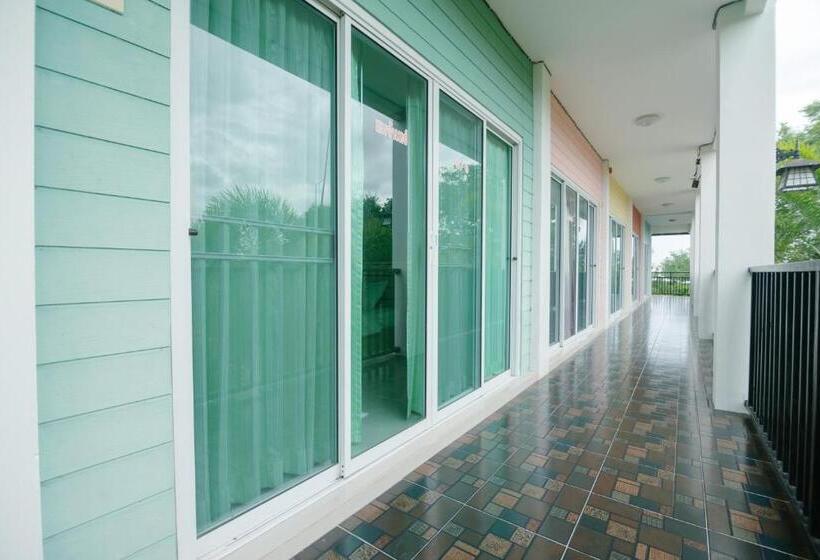 标准工作室, รีสอร์ท เรือนชมดาว