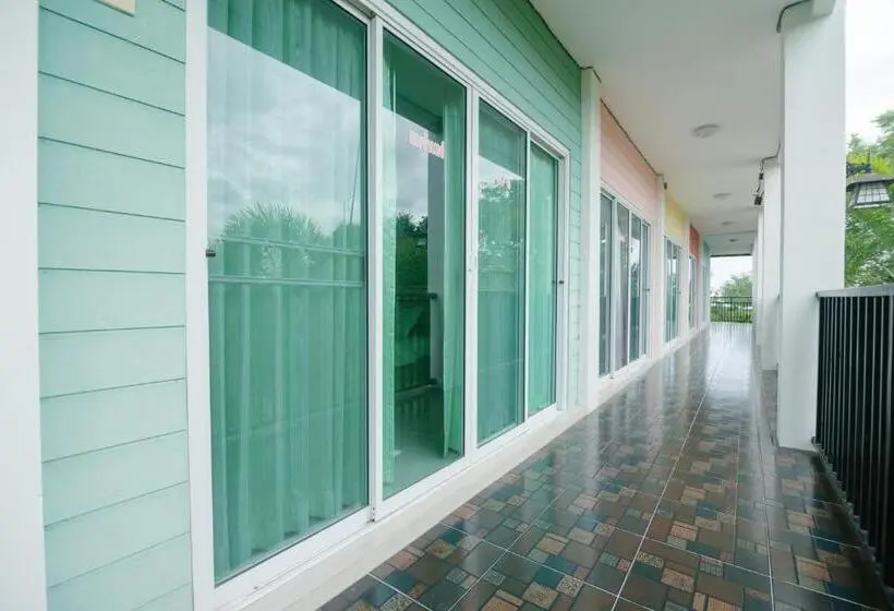 Standard-studio, รีสอร์ท เรือนชมดาว