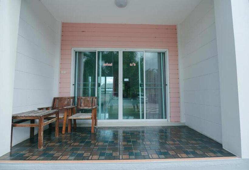 标准工作室, รีสอร์ท เรือนชมดาว