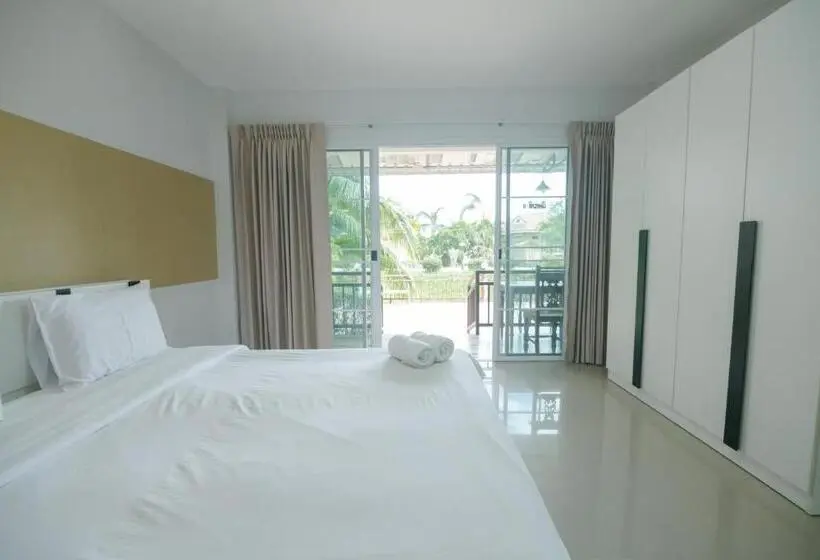 Deluxe-studio, รีสอร์ท เรือนชมดาว