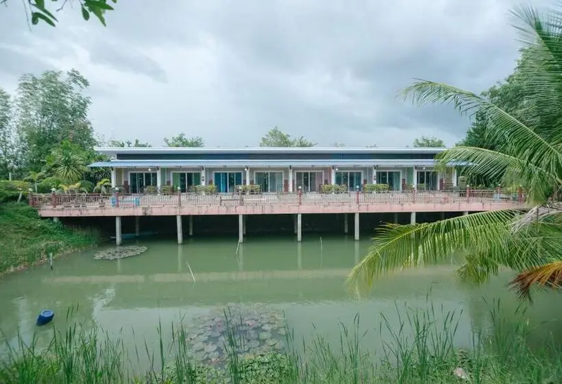 Deluxe-studio, รีสอร์ท เรือนชมดาว