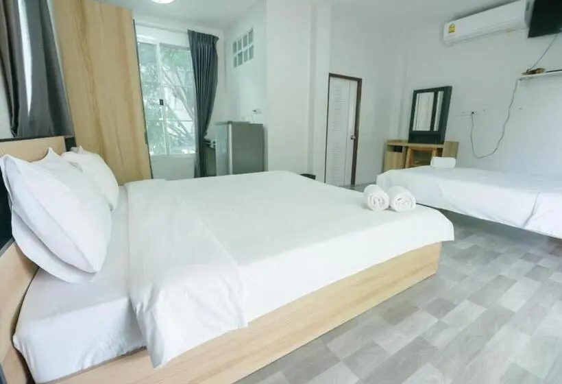 Standard Triple Room with Terrace, รีสอร์ท เรือนชมดาว
