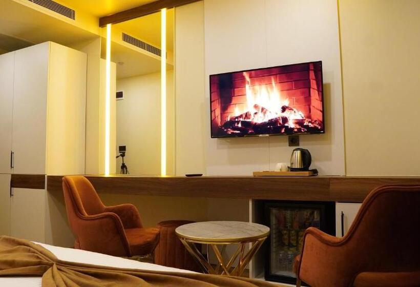 غرفة قياسية, Amber Palace