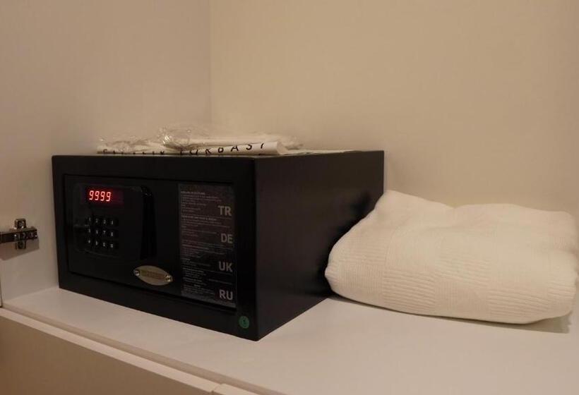 جناح مزود بجاكوزى, Amber Palace