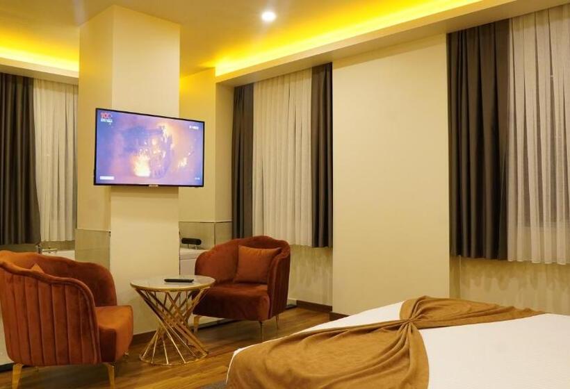 جناح مزود بجاكوزى, Amber Palace