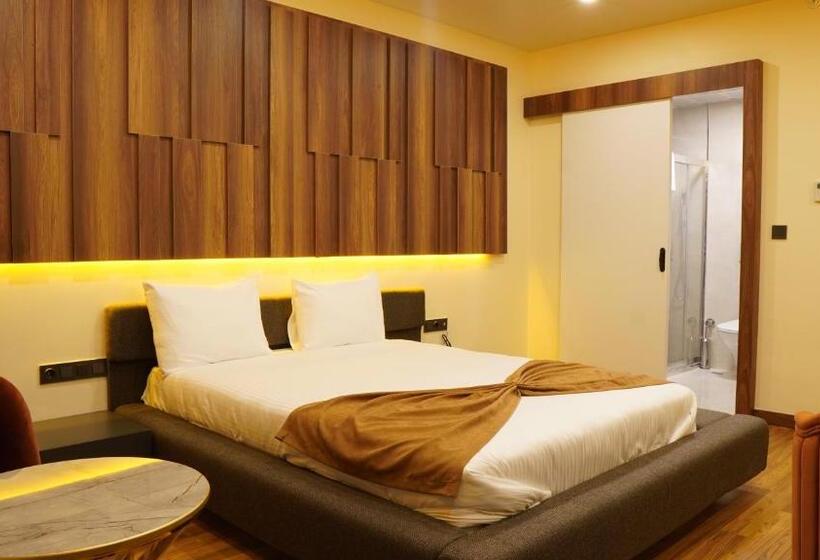 جناح مزود بجاكوزى, Amber Palace