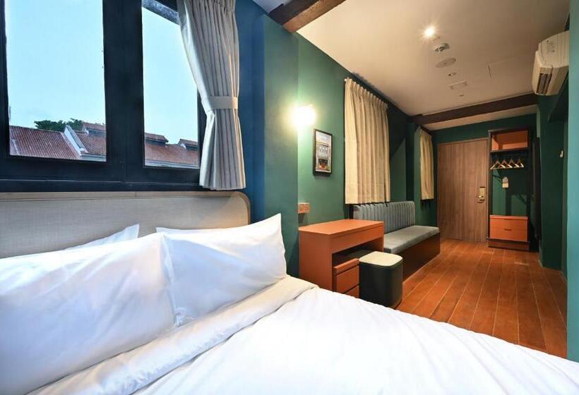 اتاق لوکس, Dream Chaser Boutique Capsule