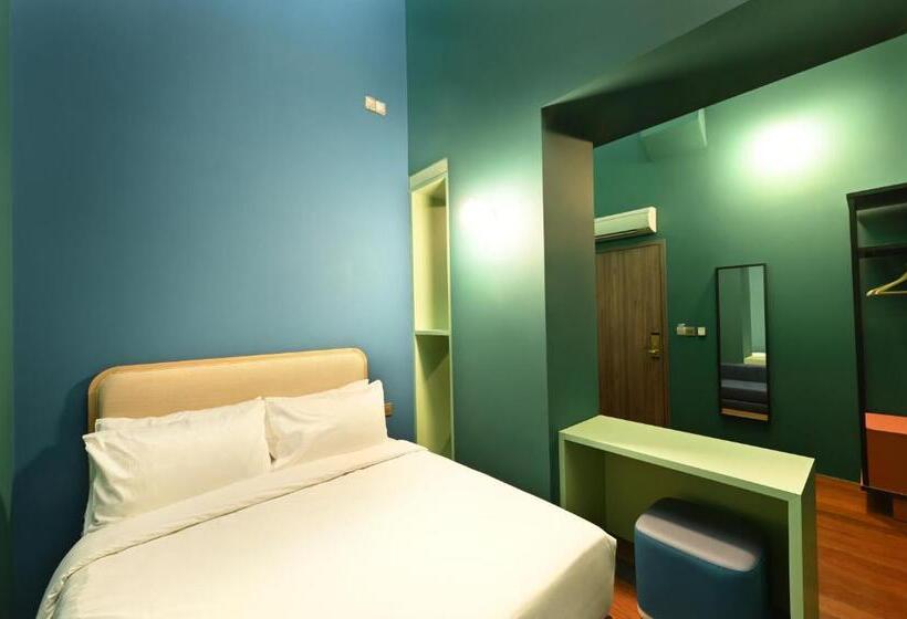 اتاق لوکس, Dream Chaser Boutique Capsule