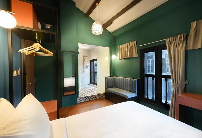 اتاق لوکس, Dream Chaser Boutique Capsule