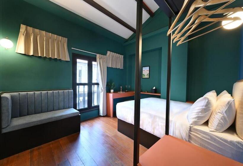 اتاق لوکس, Dream Chaser Boutique Capsule