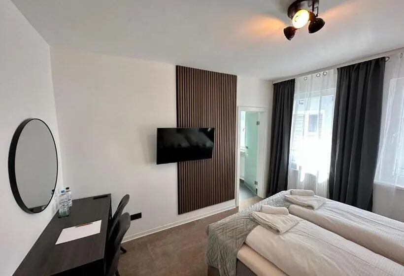 Standard-huone, Emilia