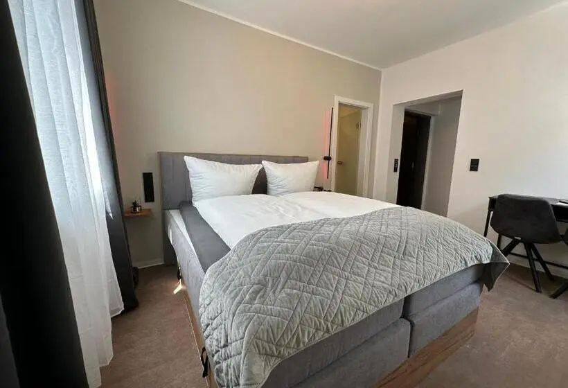 Standard-huone, Emilia