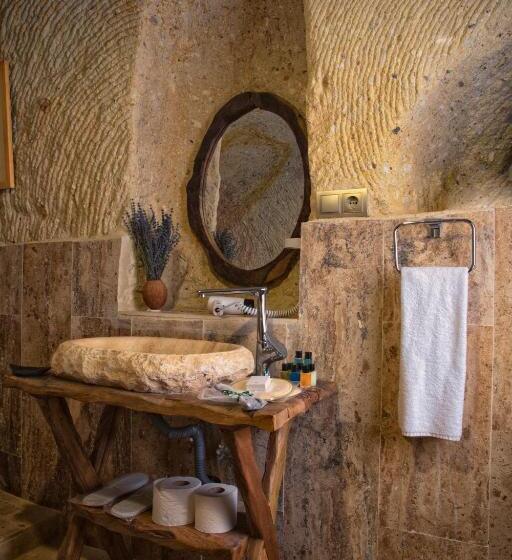 اتاق لوکس با تخت بزرگ, Fragmancavecappadopcia