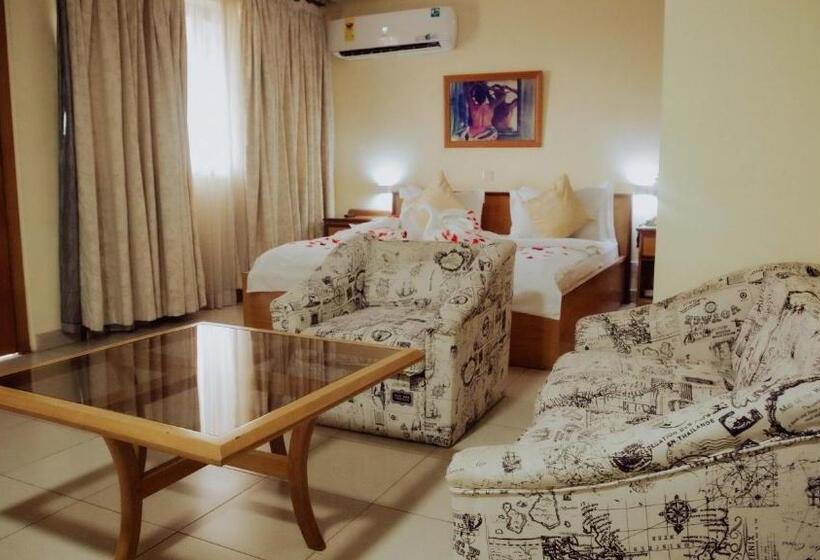 سوئیت با بالکن, Marjorie `y`