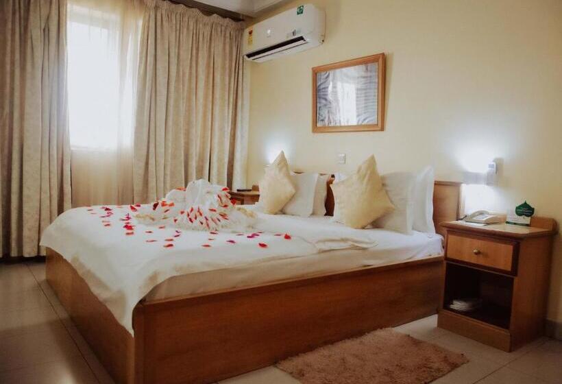 سوییت خانوادگی, Marjorie `y`