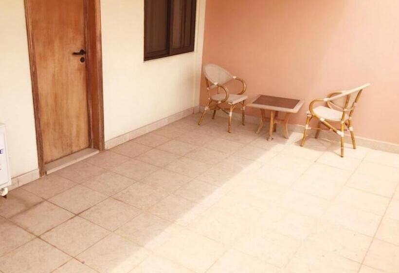 سوییت خانوادگی, Marjorie `y`