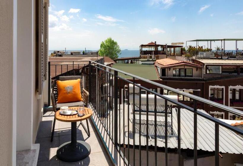 غرفة عائلية متصلة, Me By Mula