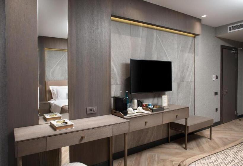 غرفة عائلية متصلة, Me By Mula