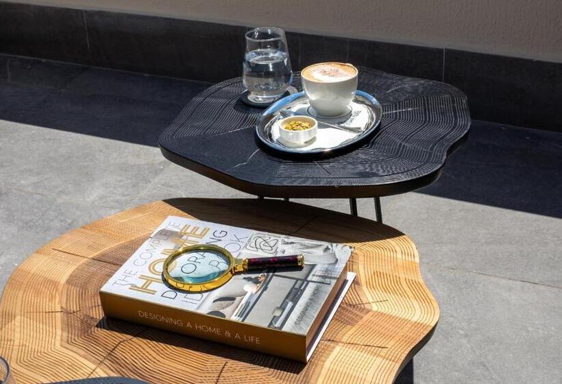 غرفة عائلية متصلة, Me By Mula