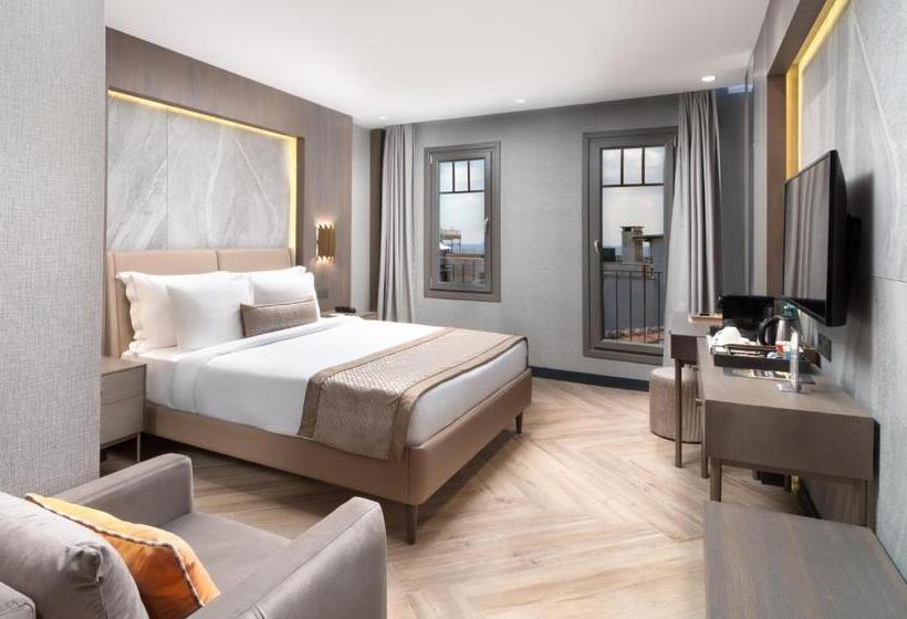 غرفة عائلية متصلة, Me By Mula