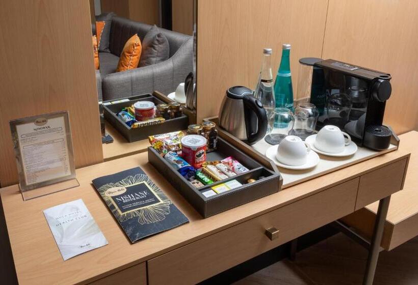 جناح مطلّ علي البحر, Me By Mula