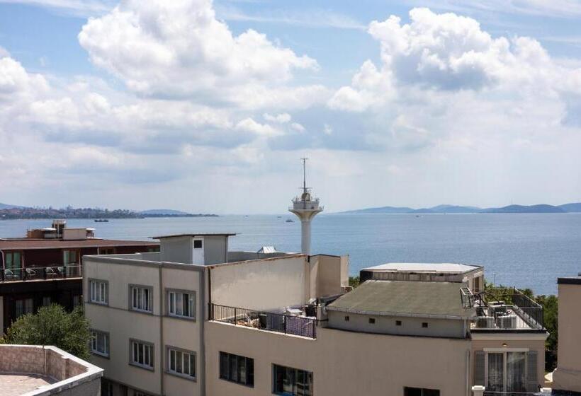 جناح مطلّ علي البحر, Me By Mula