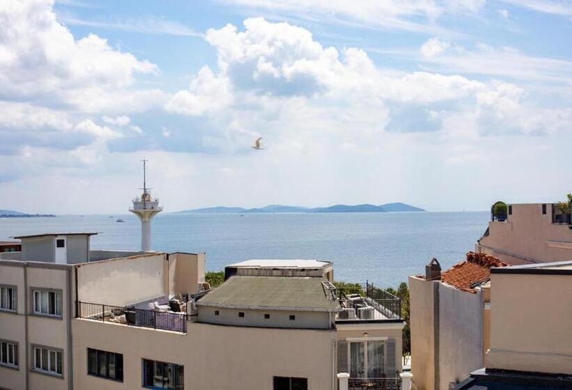 جناح مطلّ علي البحر, Me By Mula