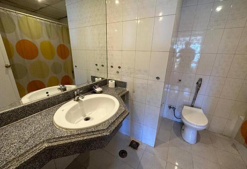 اتاق استاندارد یک نفره, Queens Valley