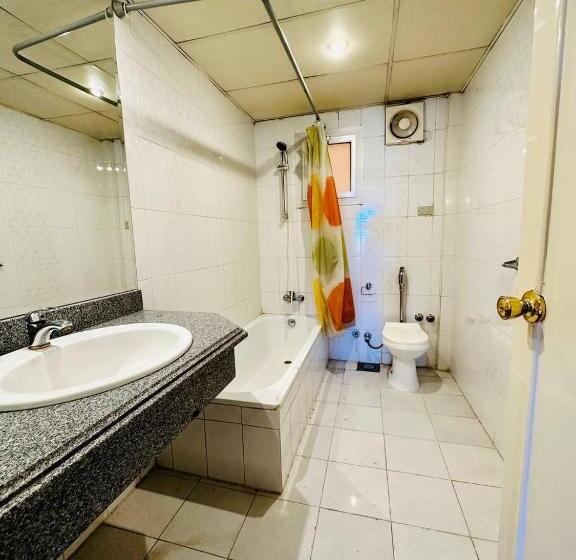 اتاق استاندارد سه نفره, Queens Valley