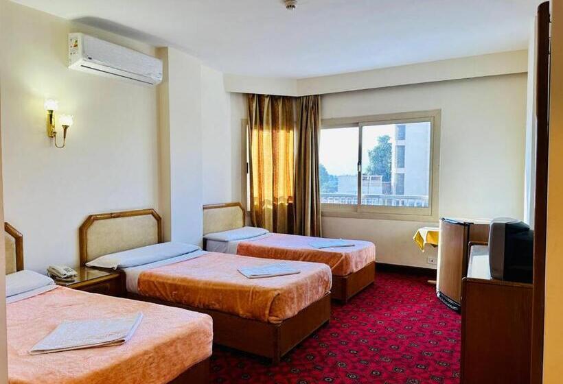 اتاق استاندارد سه نفره, Queens Valley