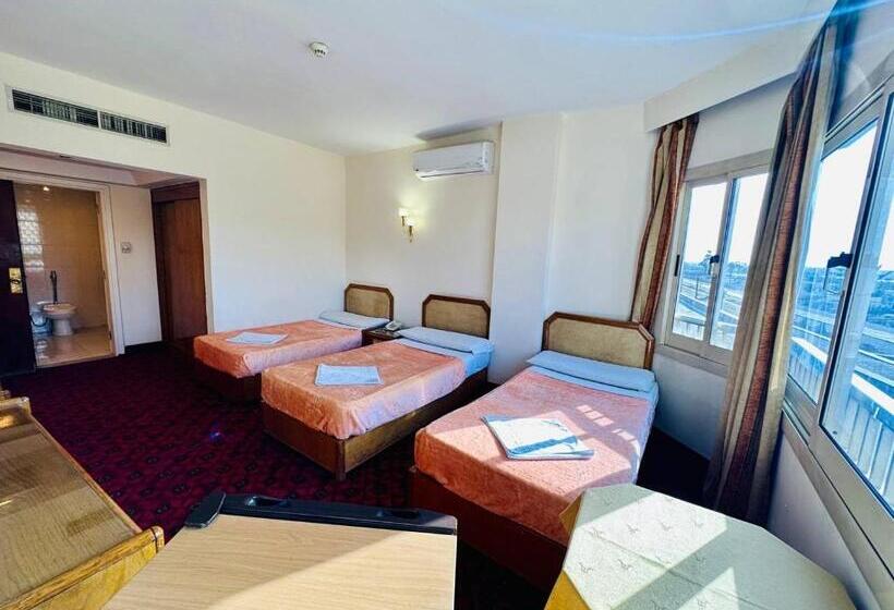 اتاق استاندارد سه نفره, Queens Valley