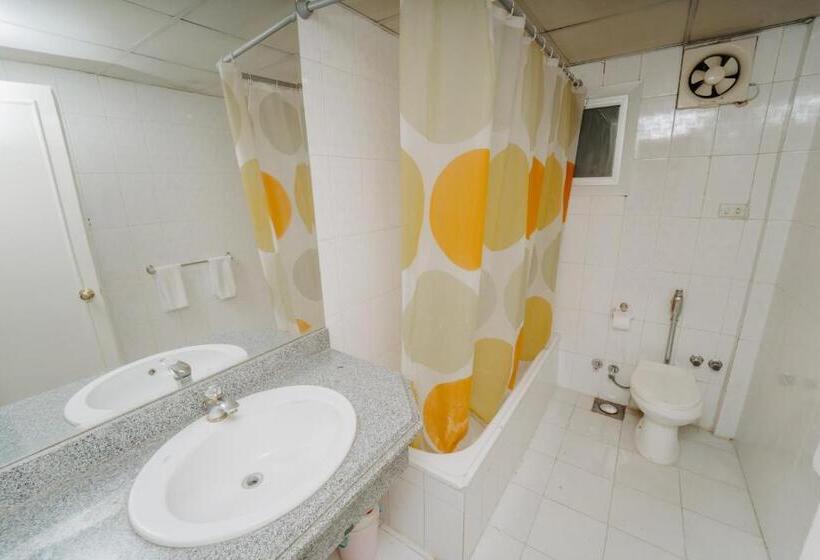 اتاق استاندارد سه نفره, Queens Valley