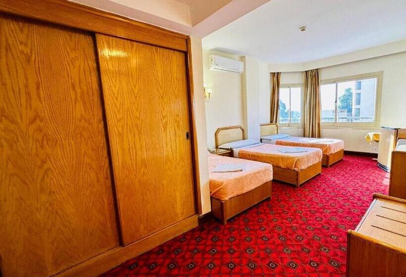 اتاق استاندارد سه نفره, Queens Valley