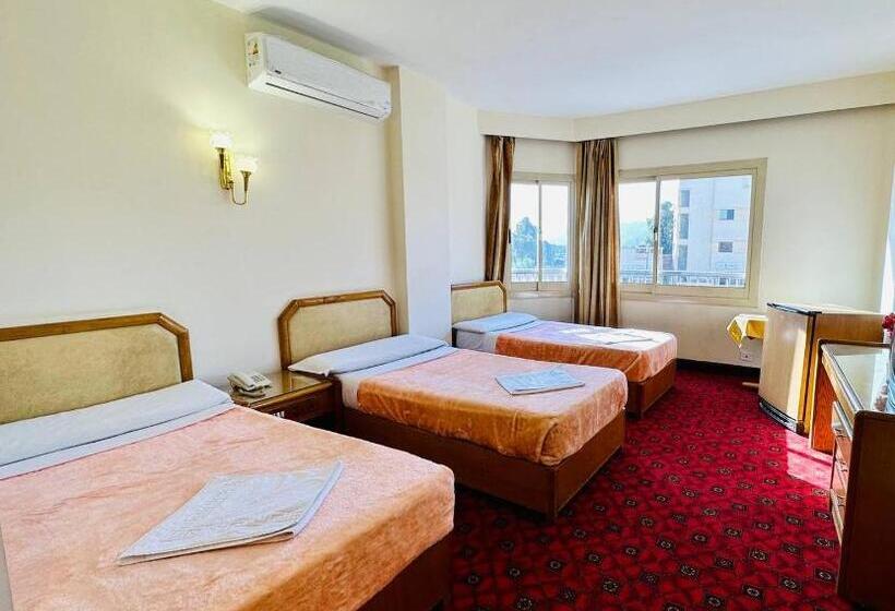 اتاق استاندارد سه نفره, Queens Valley