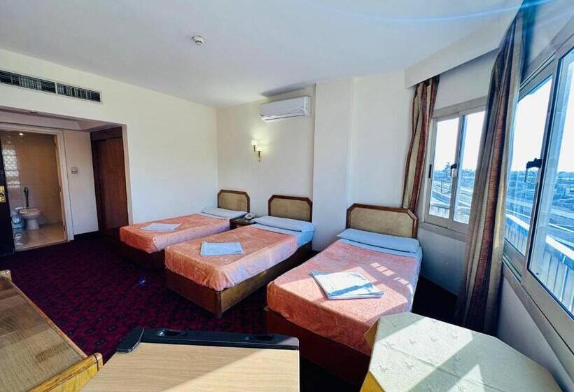 اتاق استاندارد سه نفره, Queens Valley