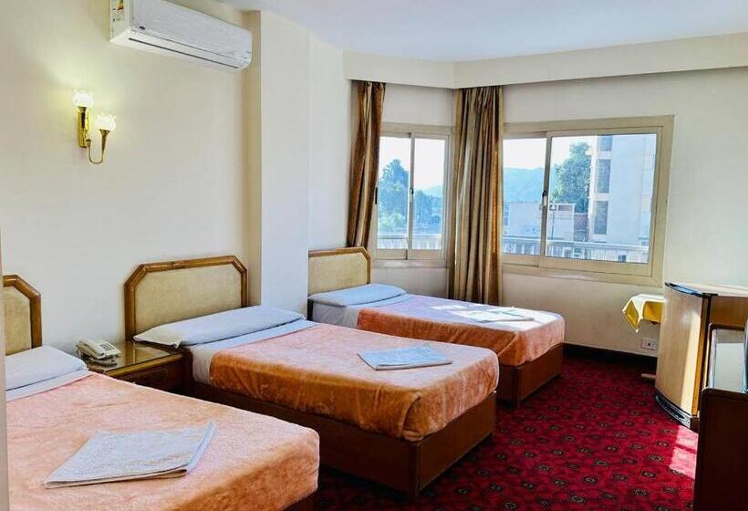 اتاق استاندارد سه نفره, Queens Valley