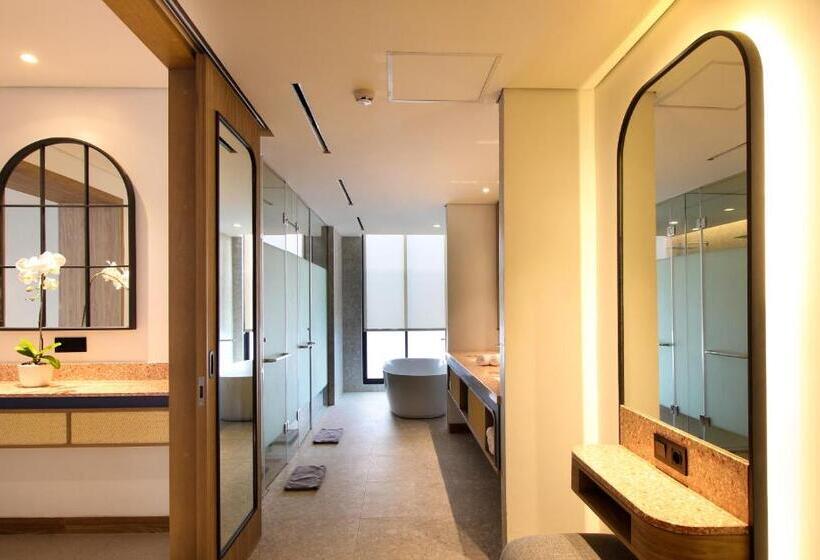 Люкс, Santika Premiere Linggarjati   Kuningan