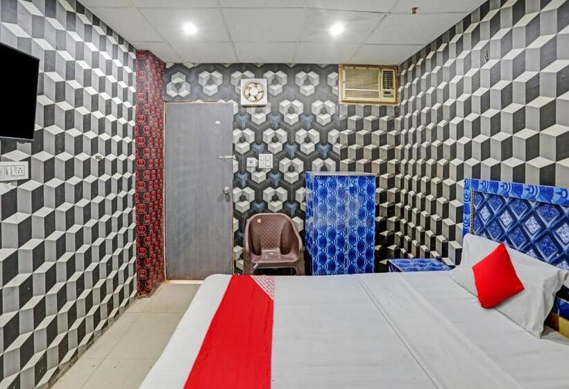 トリプルクラシックルーム, Oyo Flagship Hotel Aditya Inn