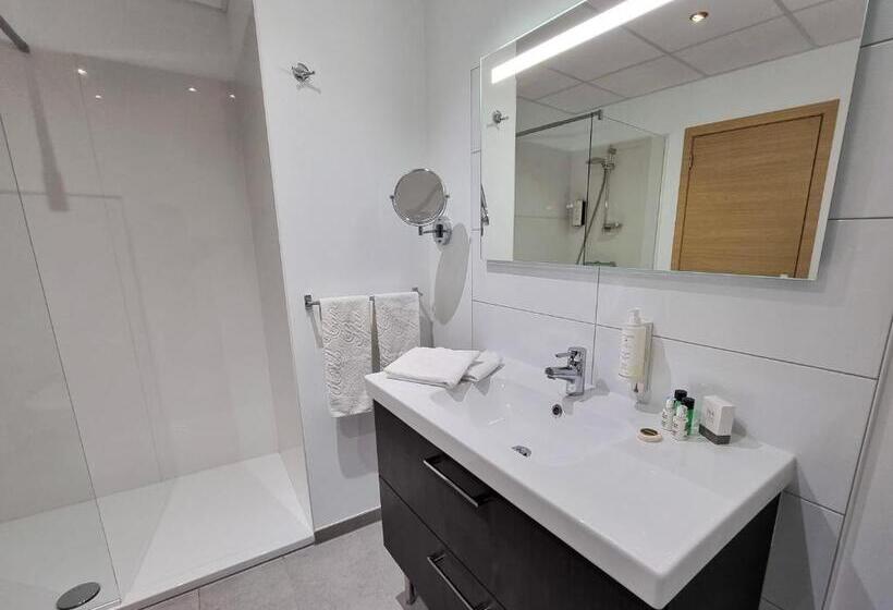 キングサイズベッドのスーペリアルーム, Cardinal