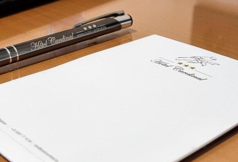 חדר דחוקס עם מיטת קינג, Cardinal