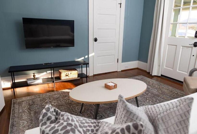 סוויטה עם מרפסת, The Winona House   Boutique Hotel Near Downtown